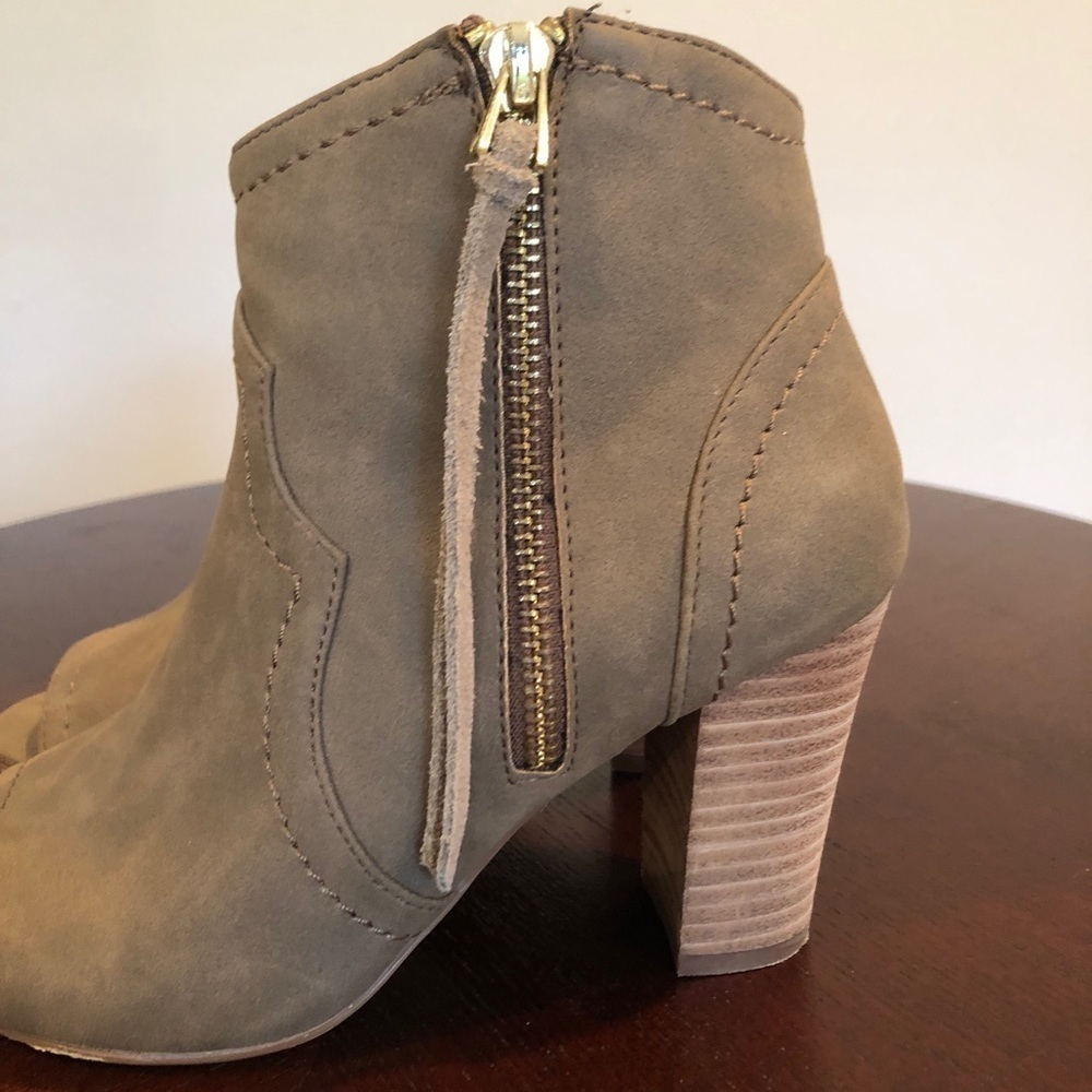 XOXO Brown Faux Leather Peep Toe zipper tassel booties size 6.5 - Picture 4 of 11